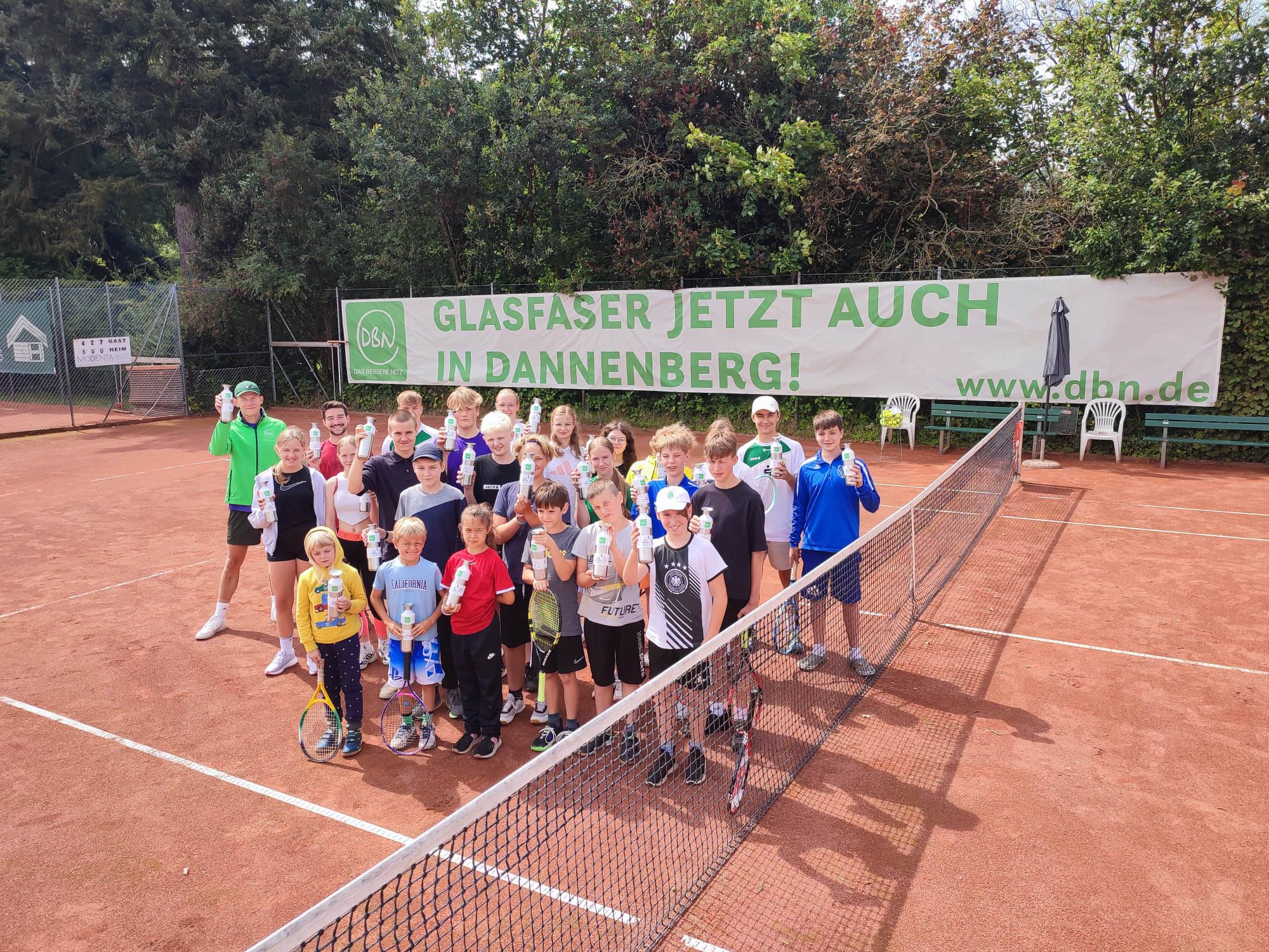 DBN-Trinkflaschen für Kinder und Jugendliche im Tenniscamp des MTV Dannenberg