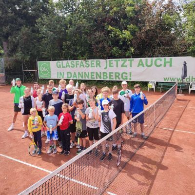 DBN-Trinkflaschen für Kinder und Jugendliche im Tenniscamp des MTV Dannenberg